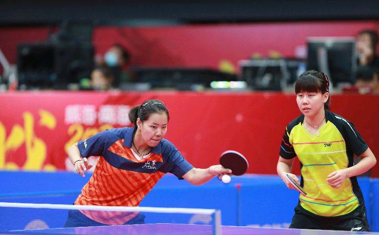 在防守端成 在防守端成